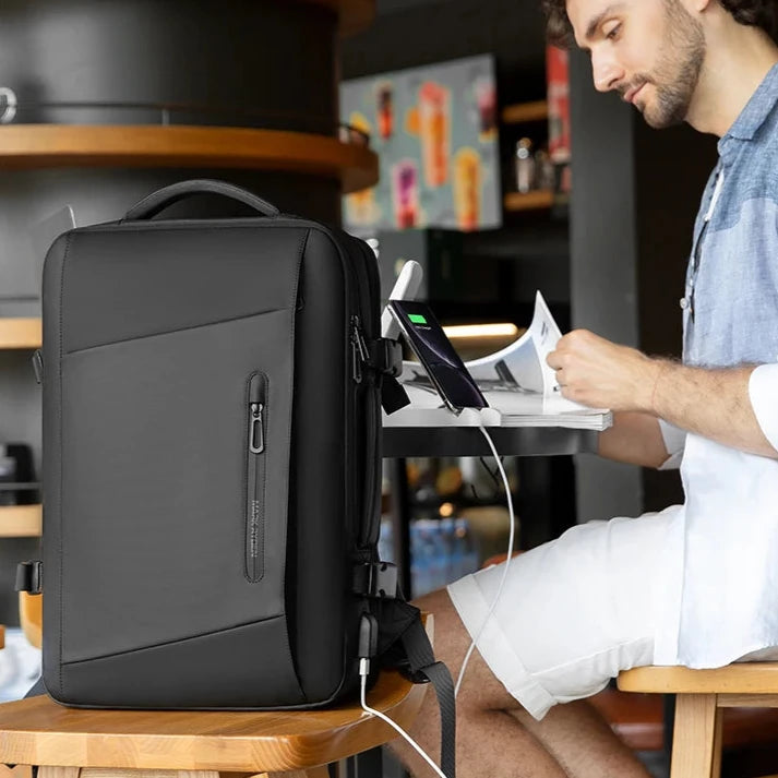 Black business backpack with breathable mesh, expandable design, and USB port. A lightweight, functional choice for your business trips.